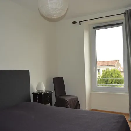Spacieux A 2 Min Du Centre Апартаменты *